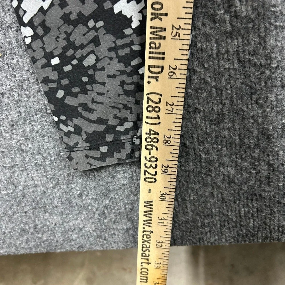 Nike Leggings Womens Size S Gray Black Digital Camo Dri-Fit Legend Tight